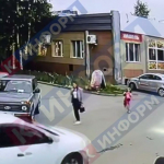 ​​В Сургуте женщина сбила пятилетнюю девочку на глаза матери. Ребенок получил тяжелые травмы