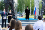 Ректор СурГУ: Инженеры СурГУ произнесли у монумента «Строителям Сургута посвящается» слова верности своей профессии